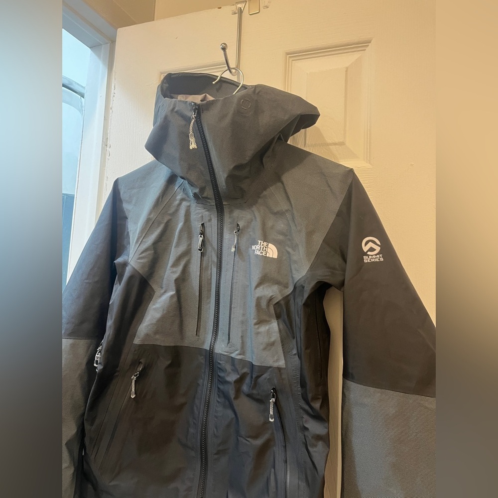 The North Face Women's Summit L5 Fuseform Gore-Tex C-Knit Jacket - Picture 2 of 7